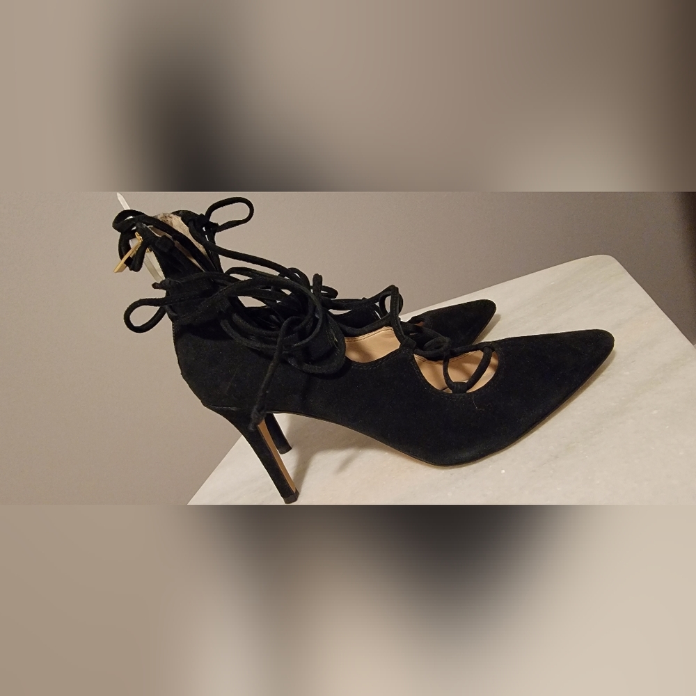Vince Camuto Black Suede Lace Up Pump Pointy Toe Shoes Size 7.5M New